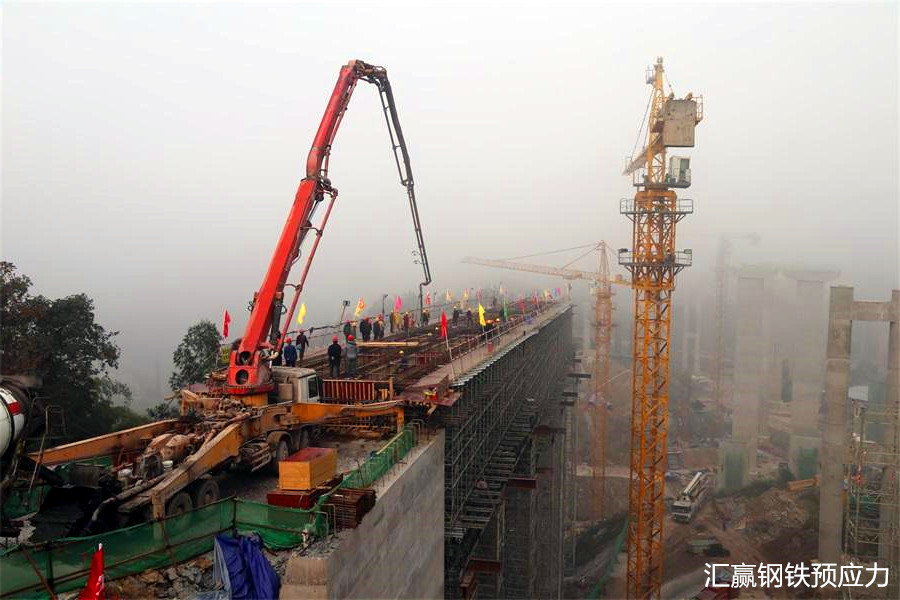 现浇箱梁.jpg 现浇箱梁.jpg